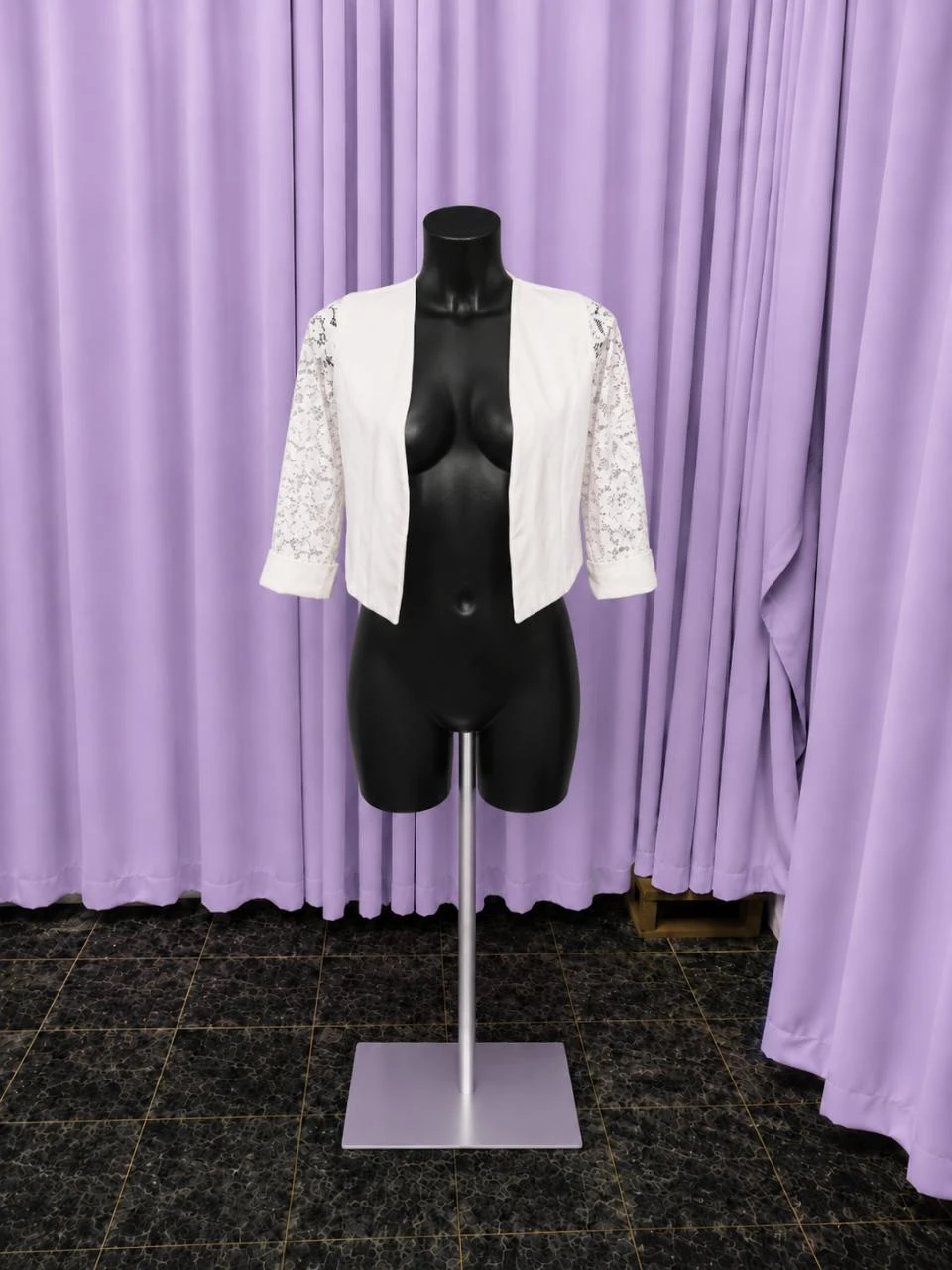 Veste courte blanche dentelle 🌹TU 36/38 🌹